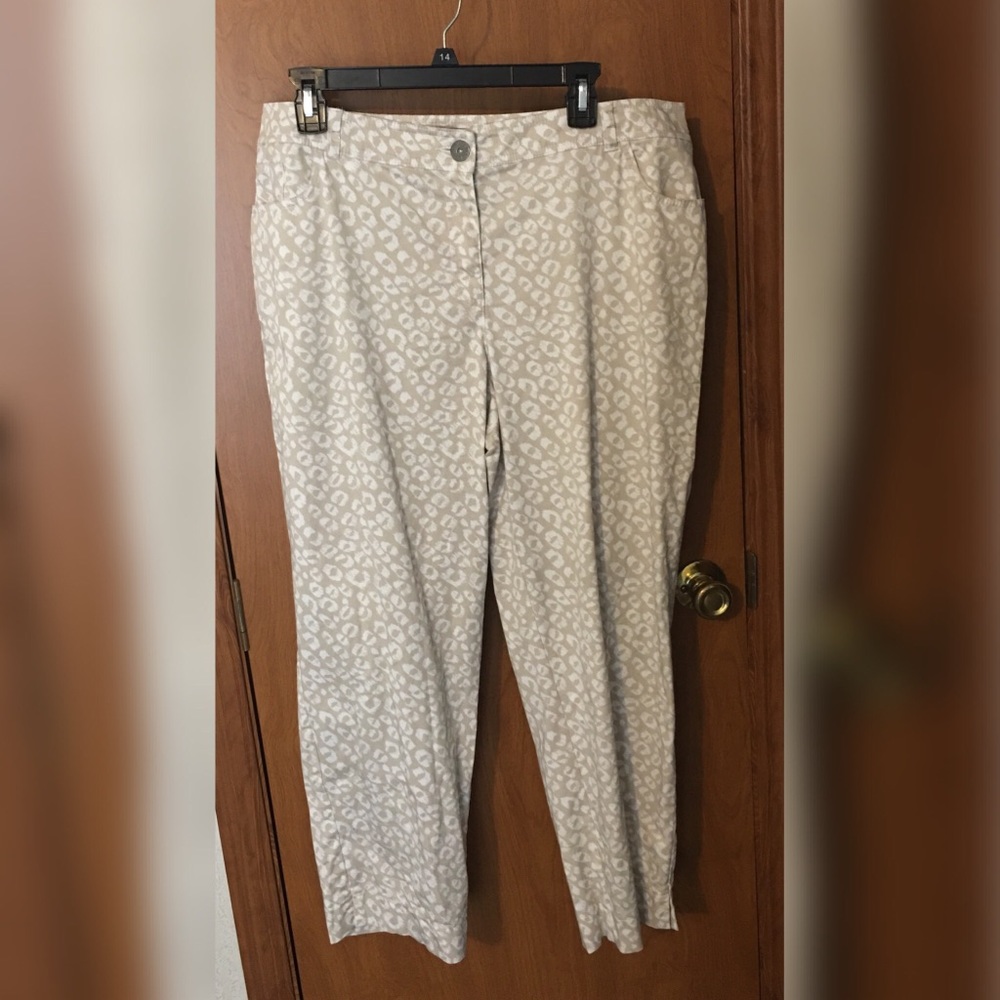EUC Chico’s Ankle Length Pants